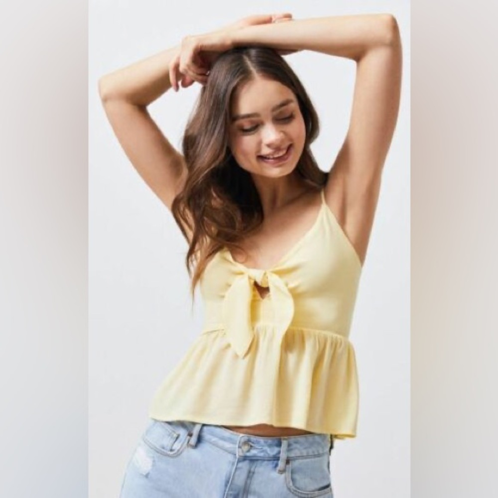 L.A. Hearts Women's Light Yellow Tie Front Tank Top